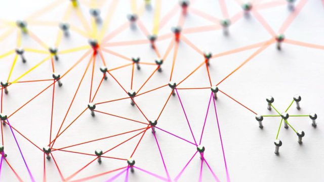 Connessioni tra strumenti aziendali con AI